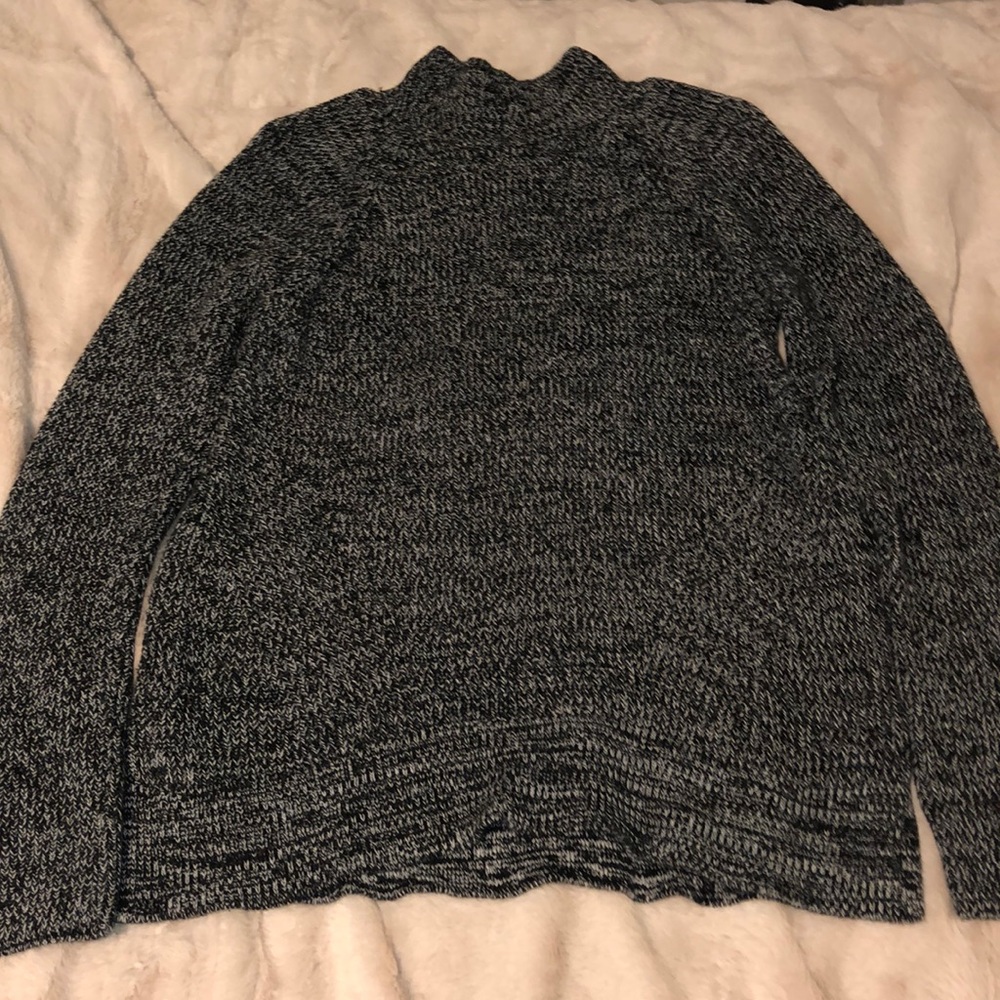 Textured low turtleneck.